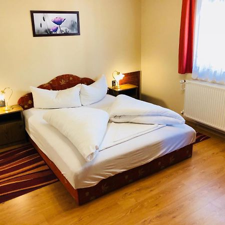 Szuts Panzio Bed and Breakfast Fertőrákos Εξωτερικό φωτογραφία