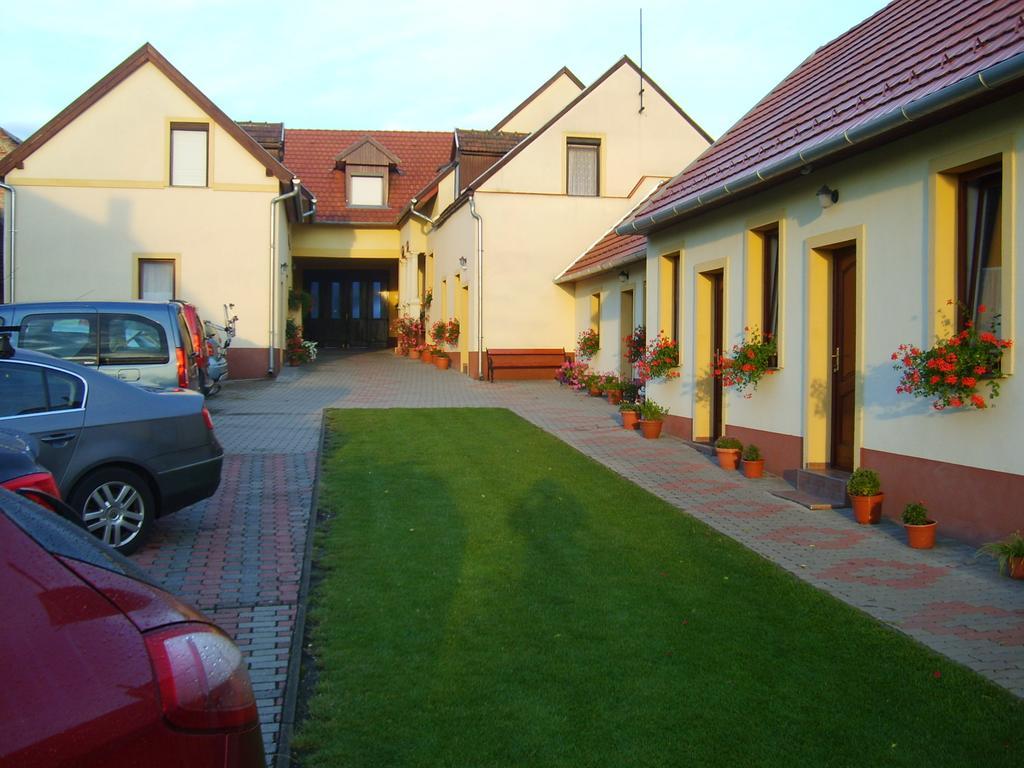 Szuts Panzio Bed and Breakfast Fertőrákos Εξωτερικό φωτογραφία
