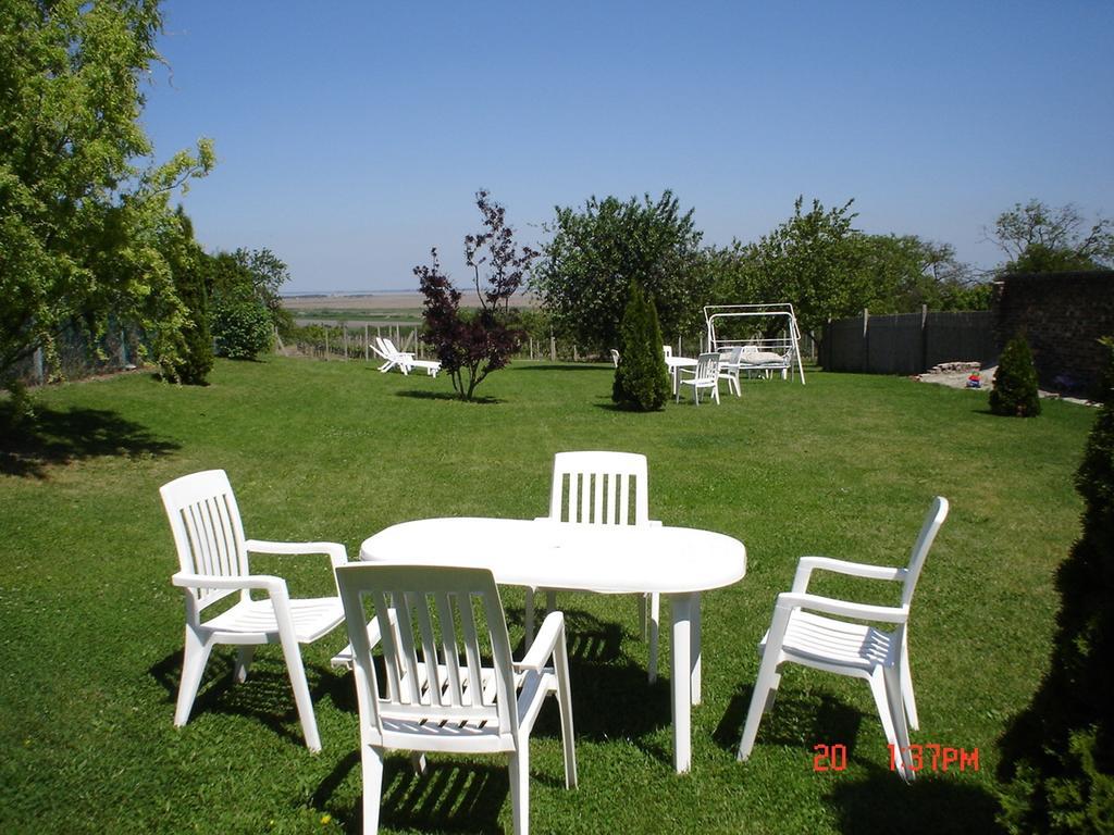 Szuts Panzio Bed and Breakfast Fertőrákos Εξωτερικό φωτογραφία