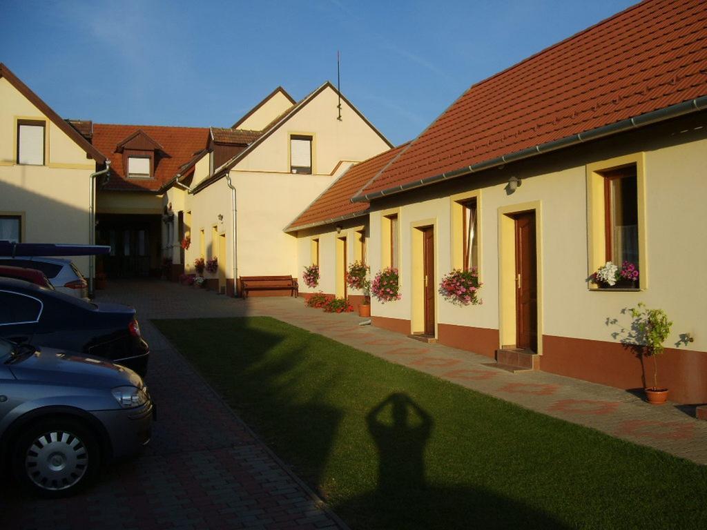 Szuts Panzio Bed and Breakfast Fertőrákos Εξωτερικό φωτογραφία