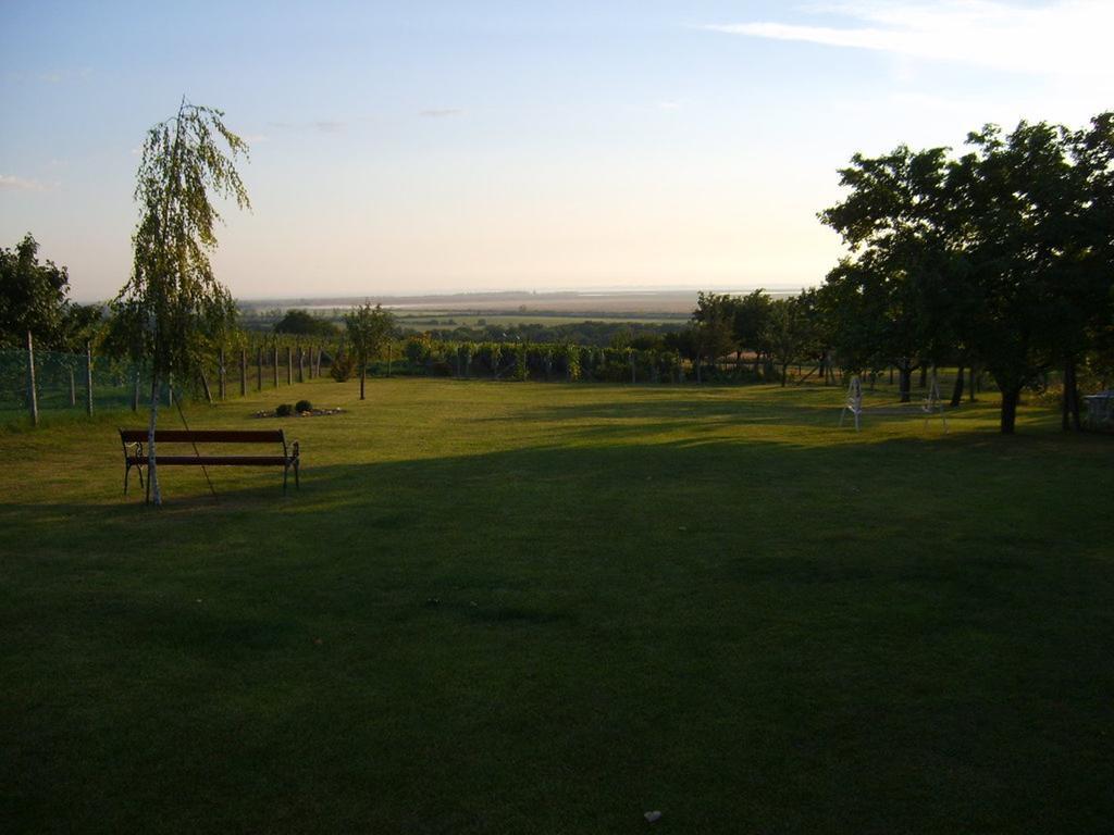 Szuts Panzio Bed and Breakfast Fertőrákos Εξωτερικό φωτογραφία