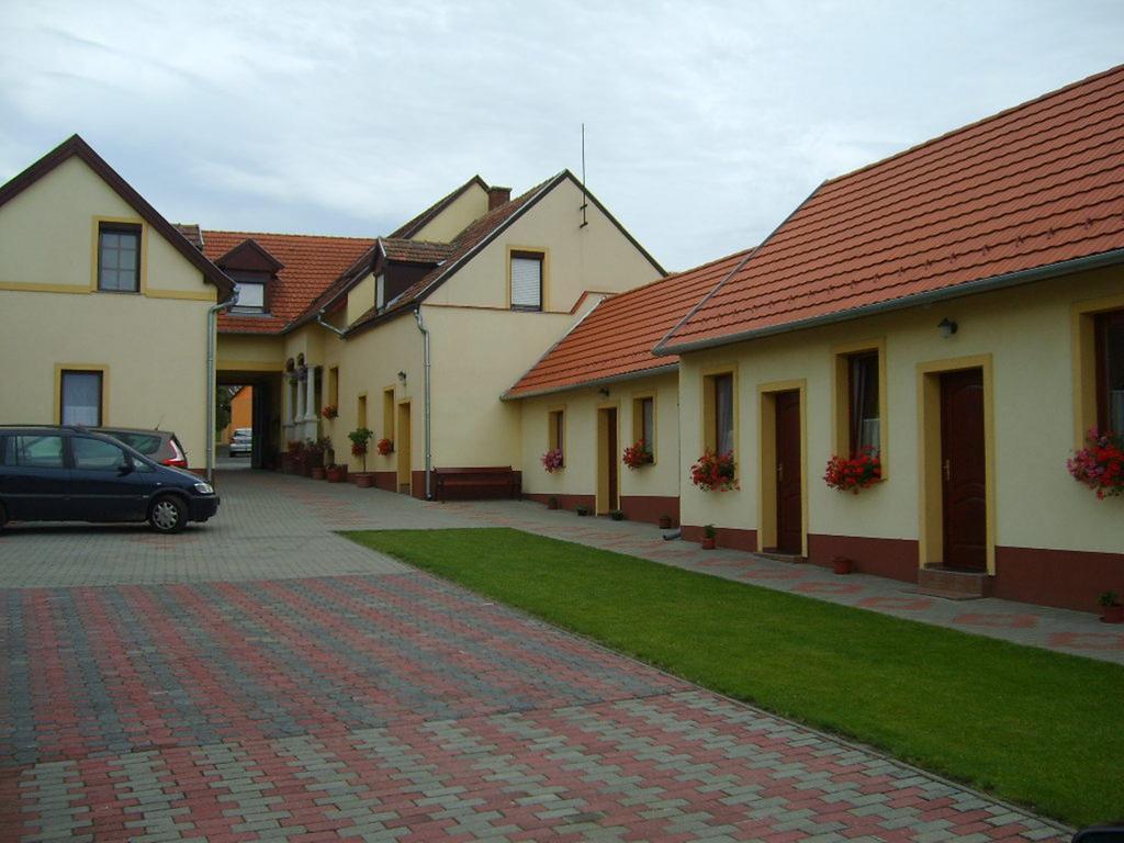 Szuts Panzio Bed and Breakfast Fertőrákos Εξωτερικό φωτογραφία