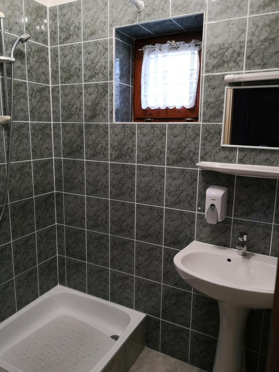 Szuts Panzio Bed and Breakfast Fertőrákos Εξωτερικό φωτογραφία