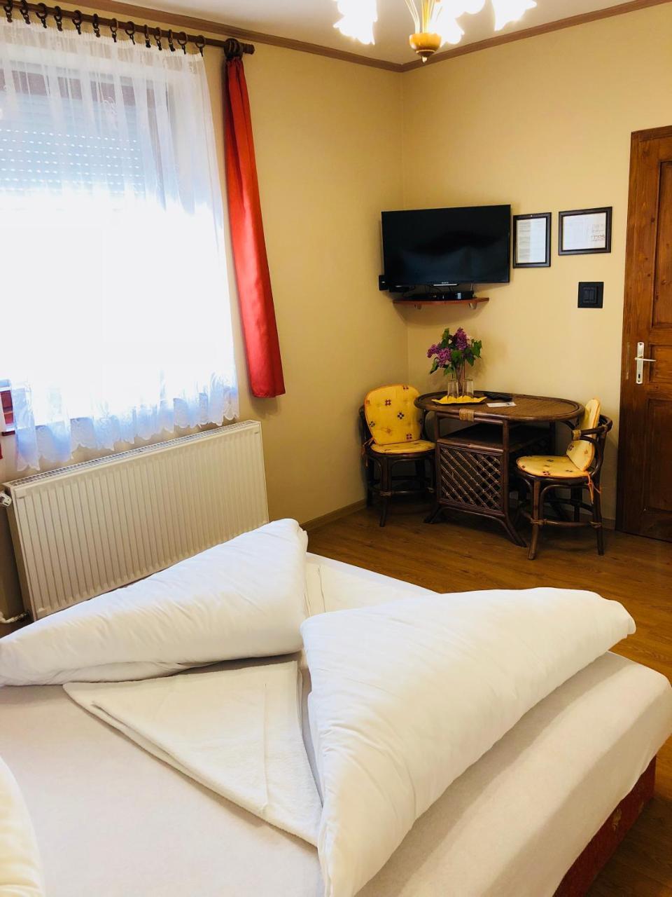 Szuts Panzio Bed and Breakfast Fertőrákos Εξωτερικό φωτογραφία