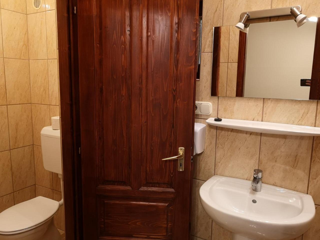 Szuts Panzio Bed and Breakfast Fertőrákos Εξωτερικό φωτογραφία